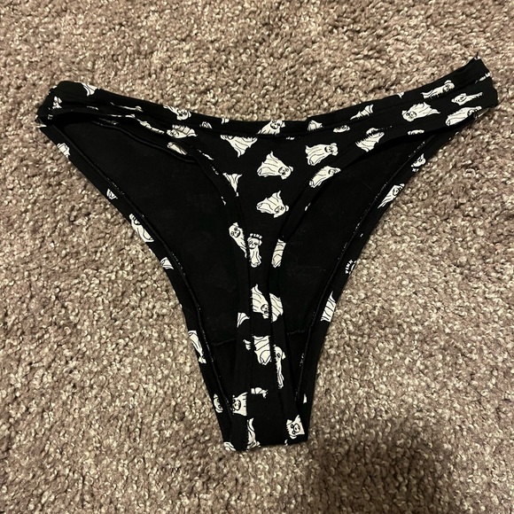 NWT VS PINK Black Grapic Thong - Picture 3 of 4